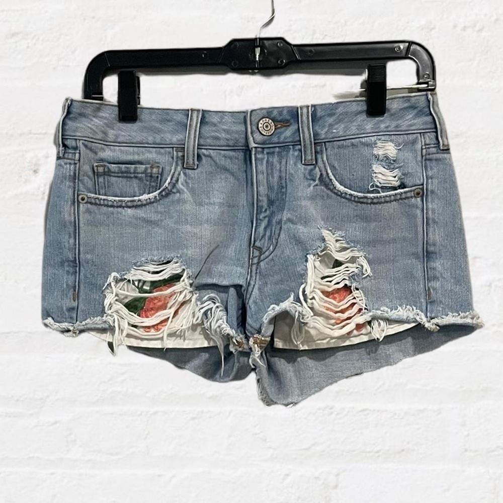 Express Shortie Relaxed Low Rise Distressed Denim Shorts Floral Patch Women's 0
